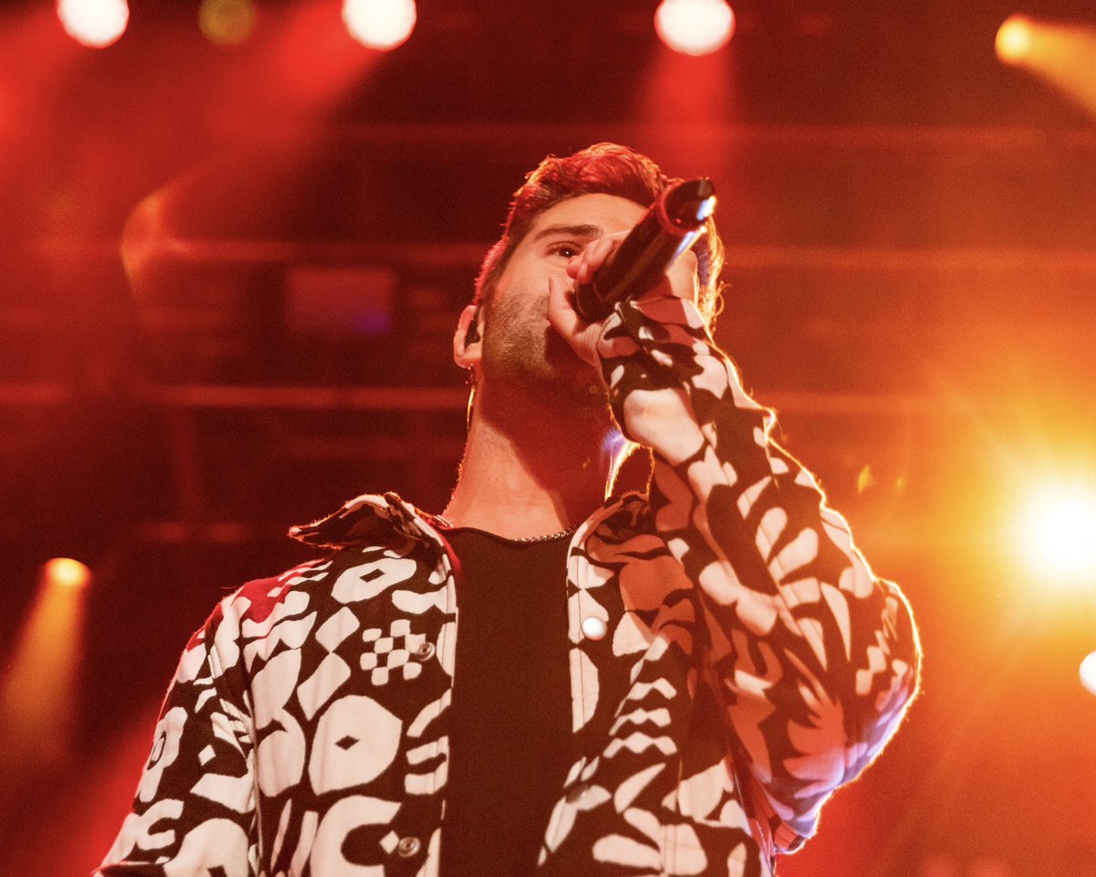 jakemiller's tweet photo. Sold out show last night w JVKE 💙 See ya again next month Chicago! https://t.co/uZXdKcUH3I