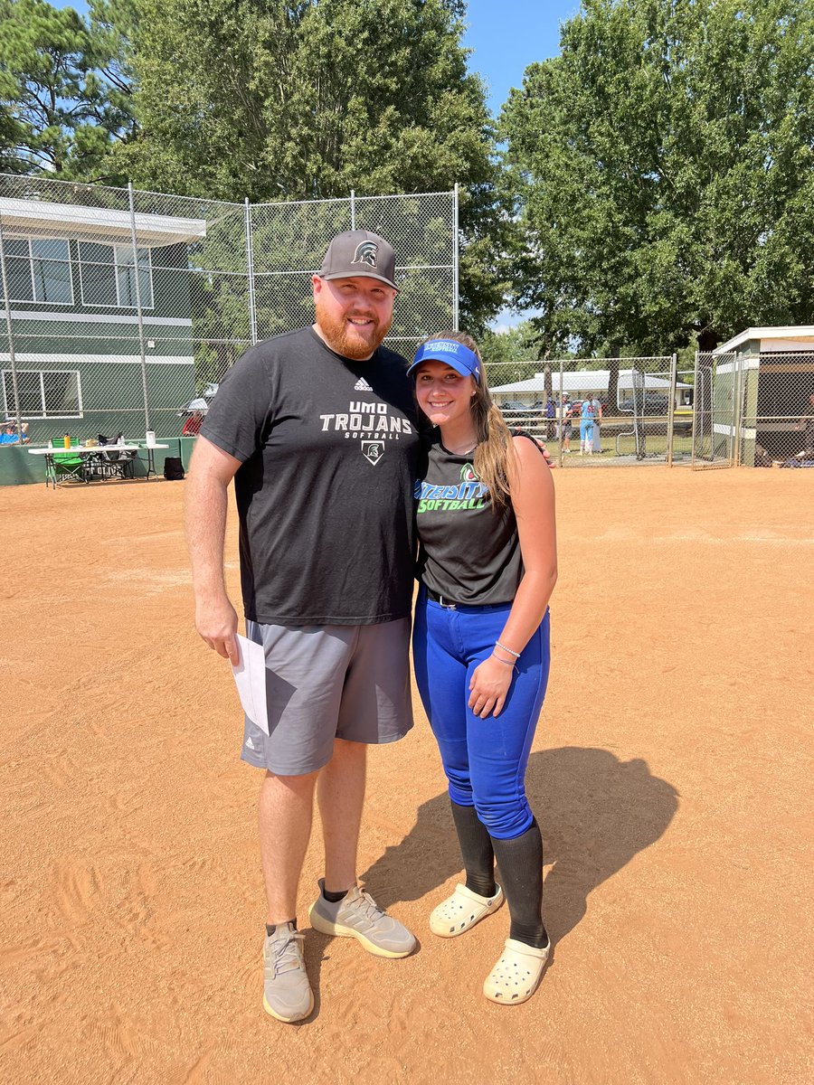 AllisonB151's tweet photo. Great day at the UMO softball camp had a blast. Big thanks to @UMO_CoachLuke  and @CoachMandy13 https://t.co/MMJtxXds0X