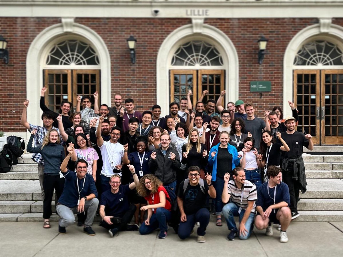 DL@MBL - class of 2023. An amazing group of students and TAs, speakers, and teaching staff! Thank you all for being awesome and putting so much of yourself into this!!! #DL @AI4LifeTeam @MBLScience Next: project week, i.e. working on data and problems student brought along! 🎉