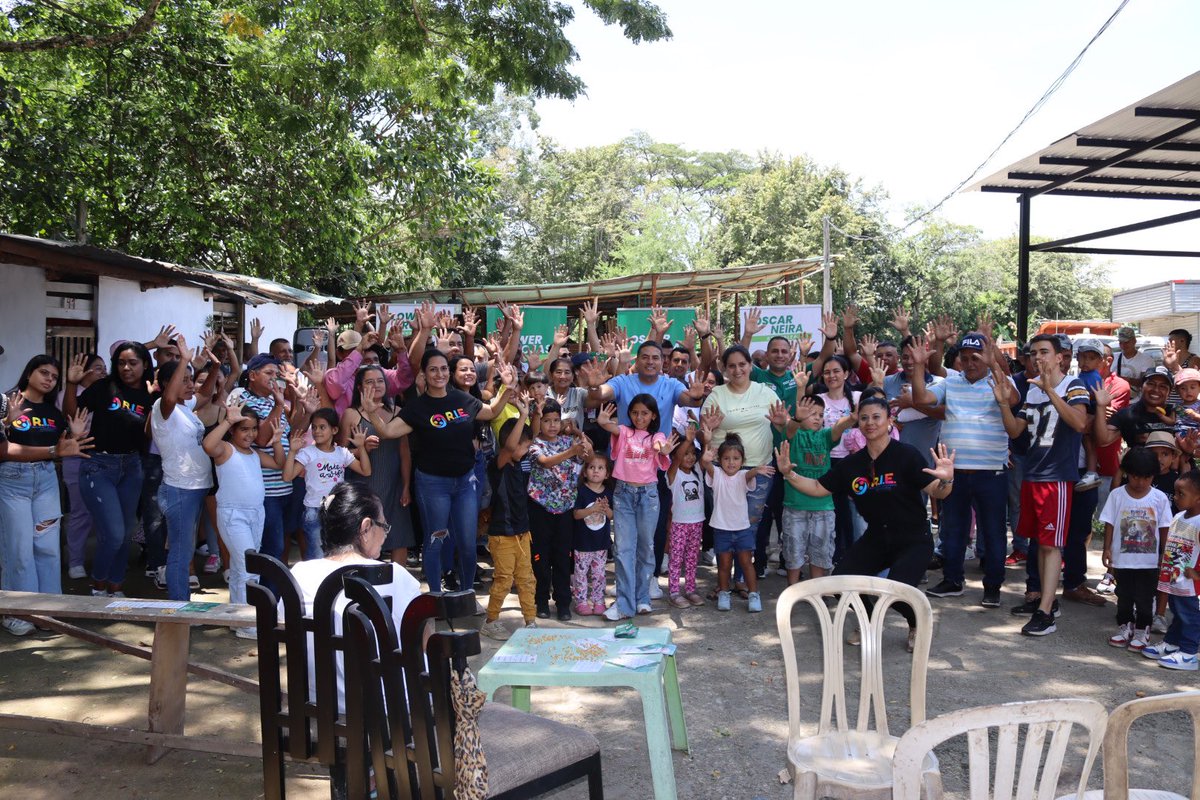 flowerojas_'s tweet photo. El Grupo RIE, compartió con nosotros esas propuestas para el mejoramiento integral de las vidas de cientos de caleños y caleñas, la conclusión no puede dejar por fuera la unión entre todos los sectores que le camellamos a lo social, lo Comunitario y la defensa de la vida 💚🌻💪🏼 https://t.co/oD4gsfEdpZ