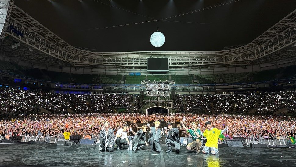 omelete's tweet photo. [Relato] Em São Paulo, o #ATEEZ define o "show de estádio" para a geração k-pop: https://t.co/T2v90ASfhZ https://t.co/2w9S5ZAvfP