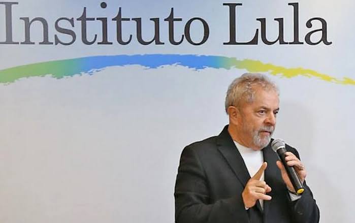 Vocês acredita mesmo que Lula tem apenas R$ 7 milhões declarado? Não esquecem que o restante está no instituto Lula!