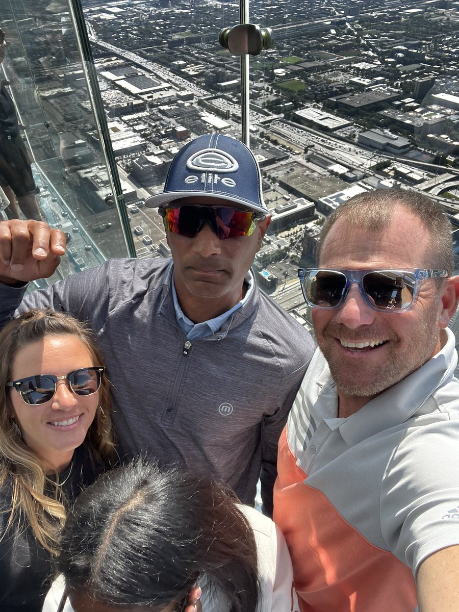 mval32's tweet photo. #Skydeck #Uptown https://t.co/dnXMaM1FsI