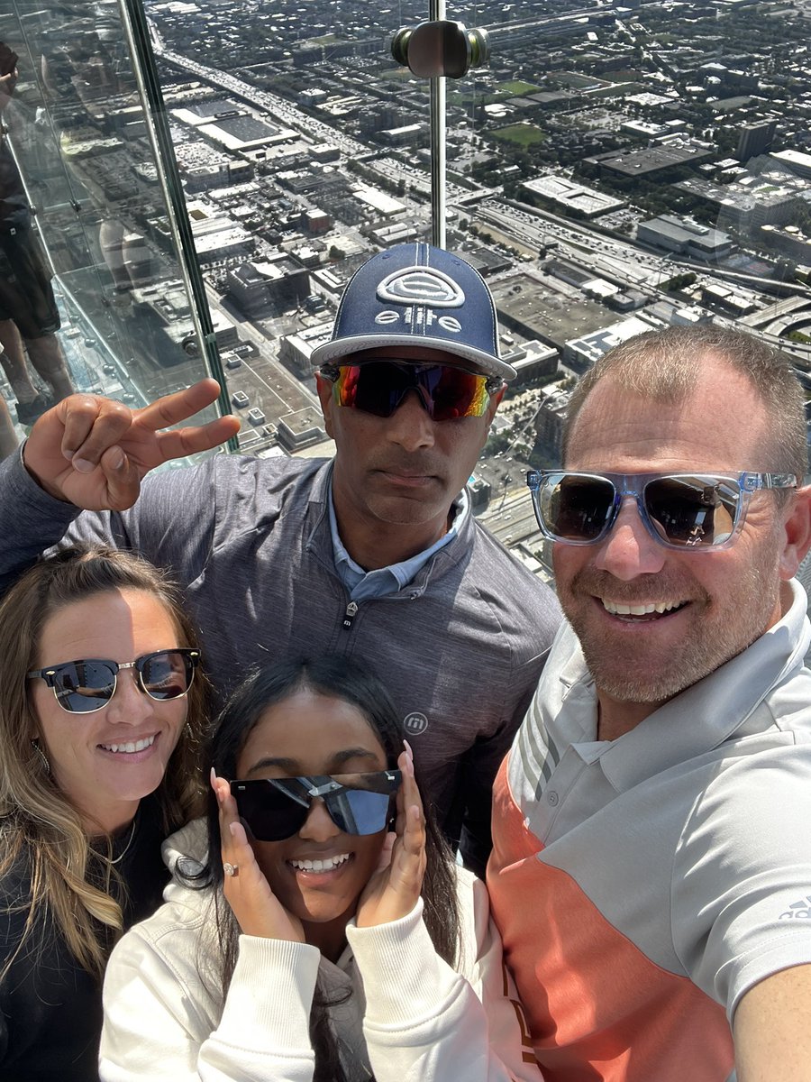 mval32's tweet photo. #Skydeck #Uptown https://t.co/dnXMaM1FsI