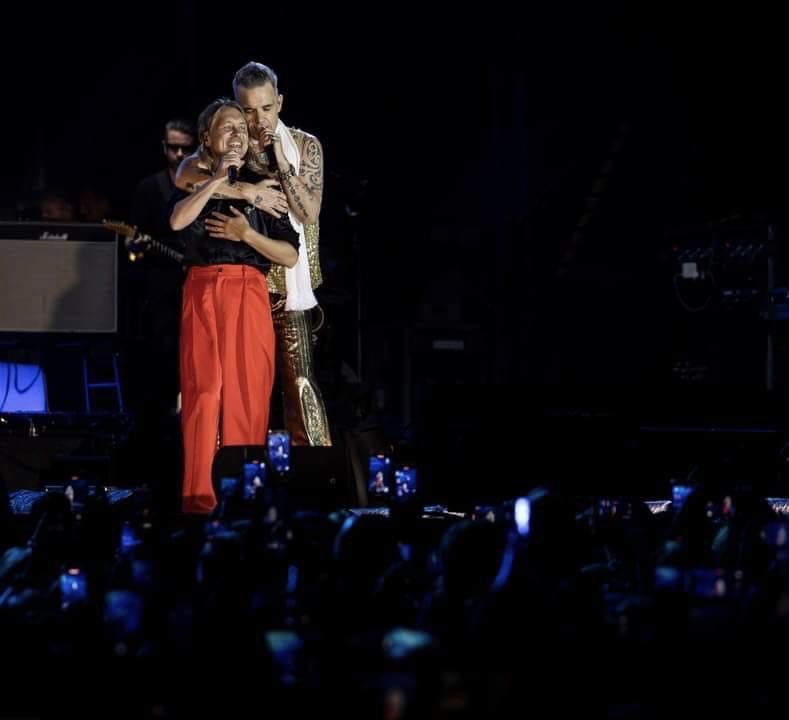 Amanda Cooney (@amandascpdn) on Twitter photo My favourite moment from this weekend ππ» loved every minute of <a href="/robbiewilliams/">Robbie Williams</a> at #sandringham yesterday. Thank you @hulmehouse for the best weekend ever β₯οΈ My favourite moment from this weekend ππ» loved every minute of <a href="/robbiewilliams/">Robbie Williams</a> at #sandringham yesterday. Thank you @hulmehouse for the best weekend ever β₯οΈ
