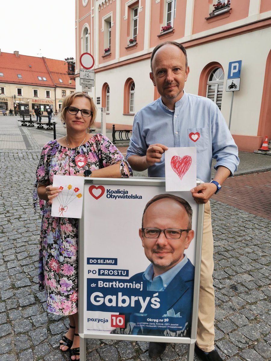 bjgabrys's tweet photo. Czasem zbieranie podpisów kończy się otrzymaniem takiego serduszka.  Jest nadzieja na lepszą Polskę. PoProstu https://t.co/YYdH1wCmoq