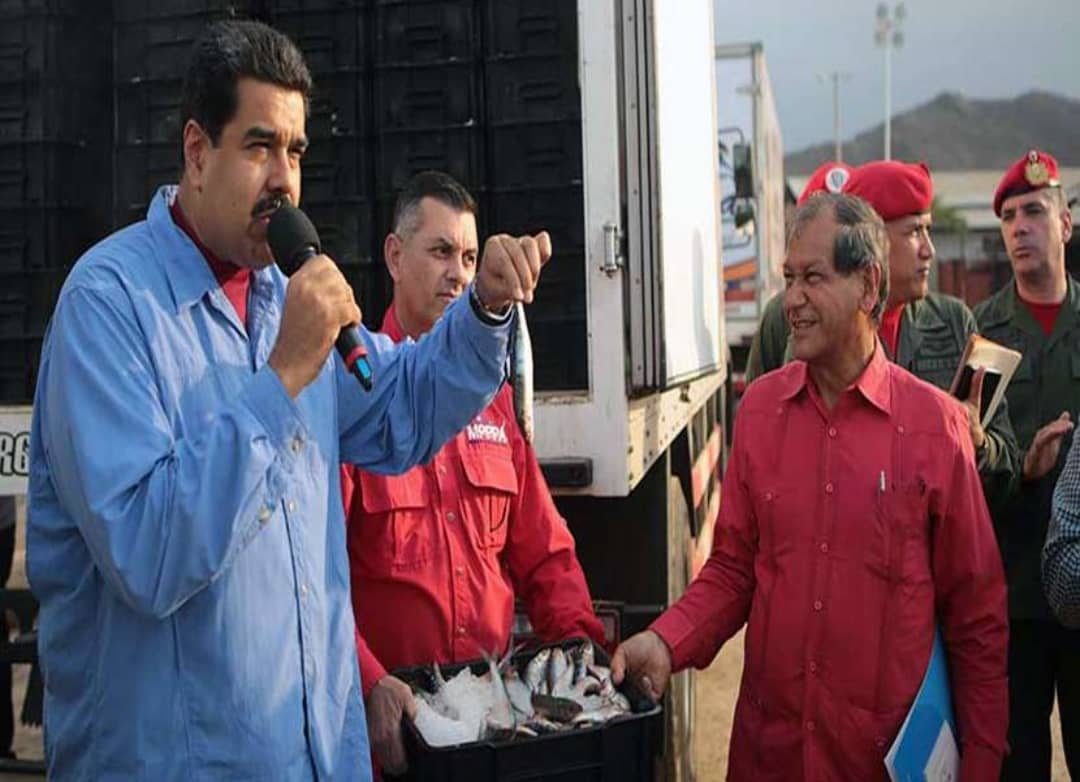 NicolasMaduro's tweet photo. Cilia y yo lamentamos recibir la triste noticia de la sensible partida física de nuestro gran amigo Luis Acuña. Ministro de Chávez, diputado, gobernador, embajador y un insigne luchador social. Tu legado seguirá vivo por siempre en nosotros, en el accionar diario por la Patria. Mis condolencias a sus familiares. ¡Vuela alto Camarada!