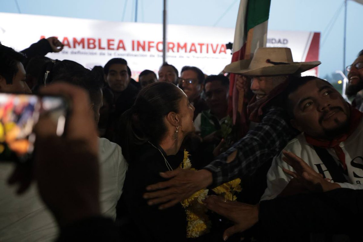Rodrpert's tweet photo. En unidad con Claudia Sheinbaum, avanzamos hacia la transformación que queremos. #ClaudiaGanaráEncuesta https://t.co/oAKE97xztW