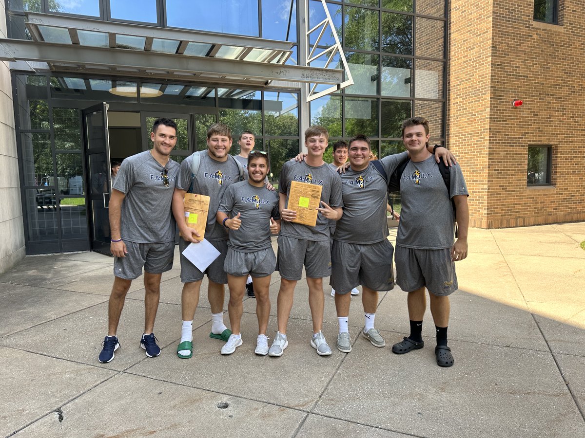 Ready, set, knock! 🏈🚰

More than 100 <a href="/AugieILfootball/">Augustana Football</a> players took a break from practice and canvassed Rock Island residences to assist in the water line inventory project. ➡️ bit.ly/3KT0cya