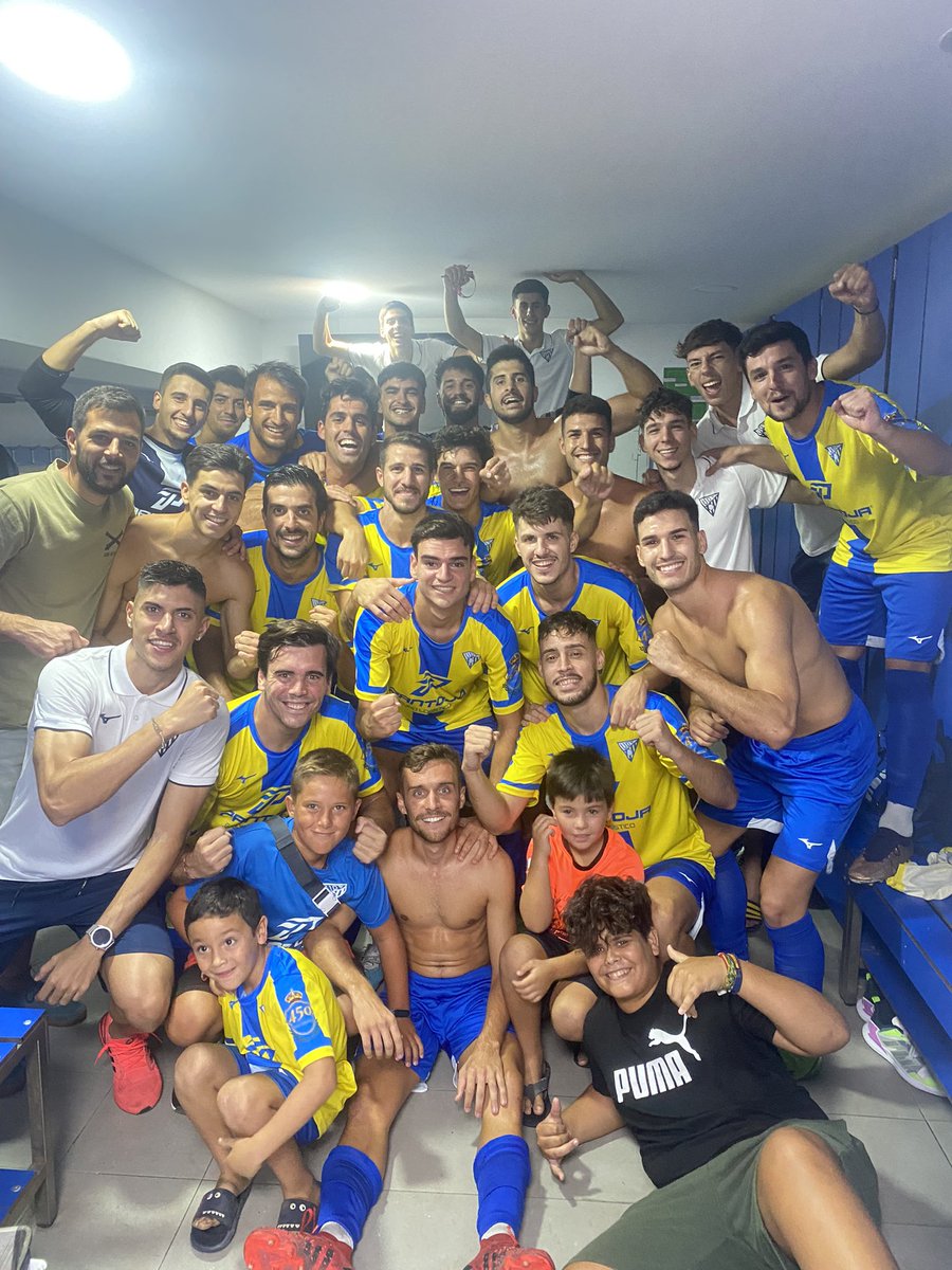 📸🤳🏼 ¡LA FOTO!

#UDT 3️⃣ - 2️⃣ #UDA

#OrgullososDeLoNuestro #UDTomaresVSUDAlgaida