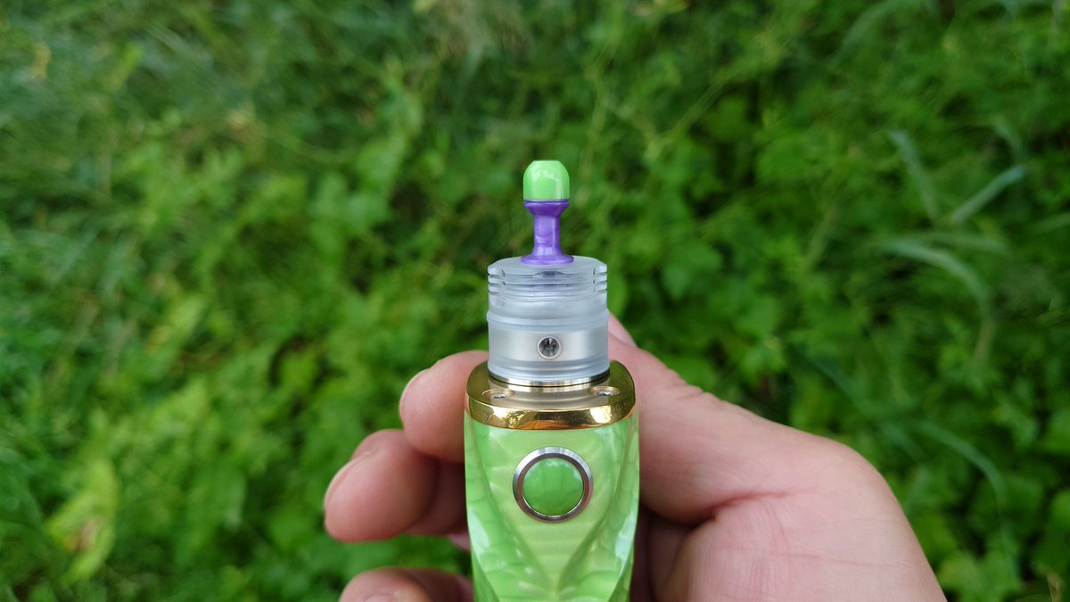 CebrjowHwScHCkj's tweet photo. 皆さん、おはよっチェ😆👍今週も宜しくご安全に🙇💦#LKC #Nero V3 #JUMA Green Mamba + #415RDA ZERO😋💦 出張行ってきます。 #VAPE #vape好きな人と繋がりたい #VAPE好きと繋がりたい #VAPE初心者 #LovePinoyVapingGear #LowkeyCustoms #iamlowkeycustoms https://t.co/ljwLSl33pf