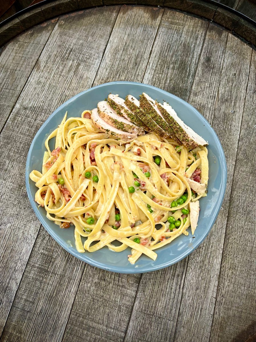 Our Chicken Carbonara is a perfect way to enjoy your Sunday night! 
#visitlex #lexingtonky #pasta #pastalover #dinner #familytime #dinnerideas