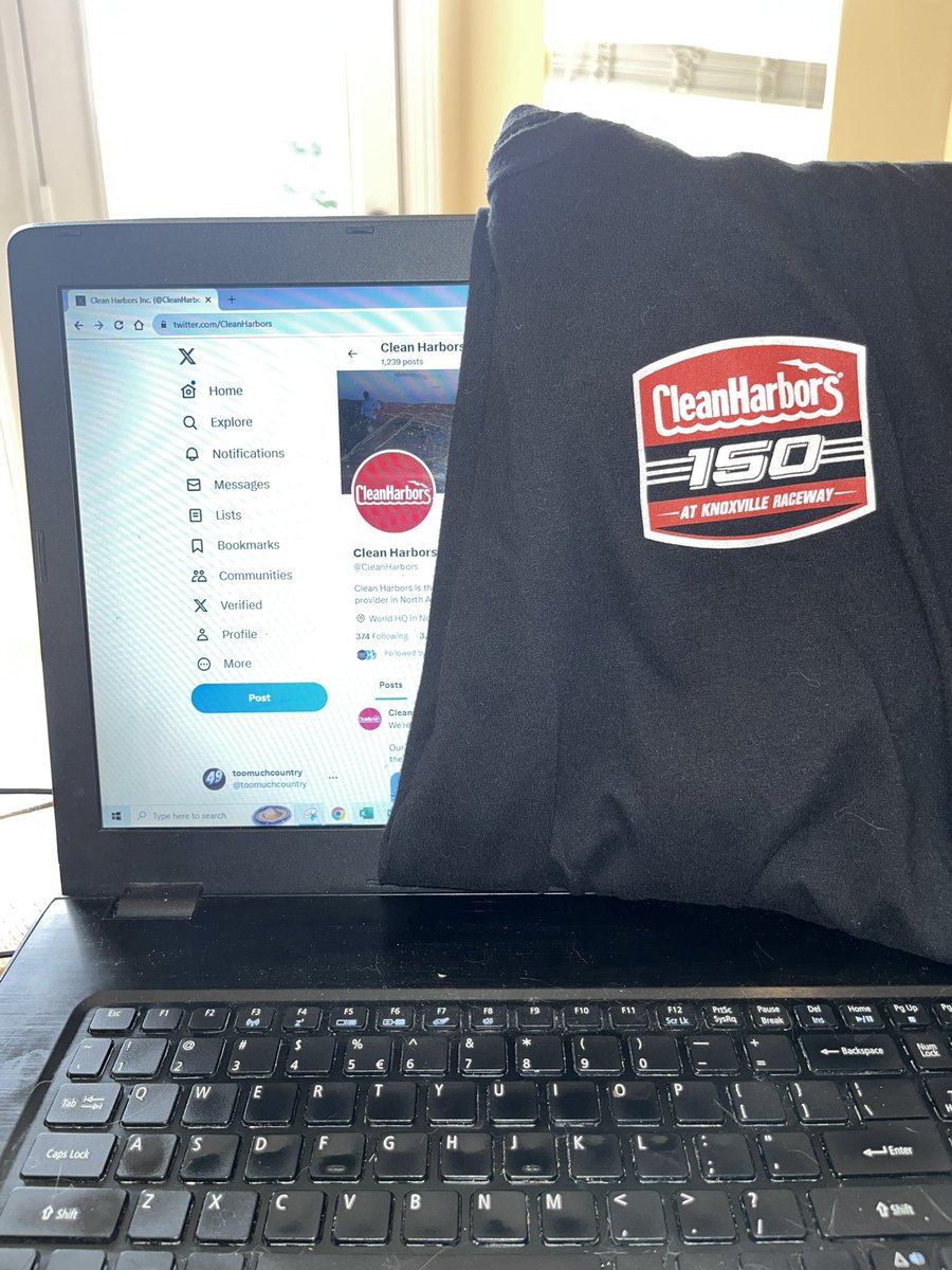 toomuchcountry's tweet image. I see a @CleanHarbors logo on my screen! #CleanHarbors175 #PettyLifer