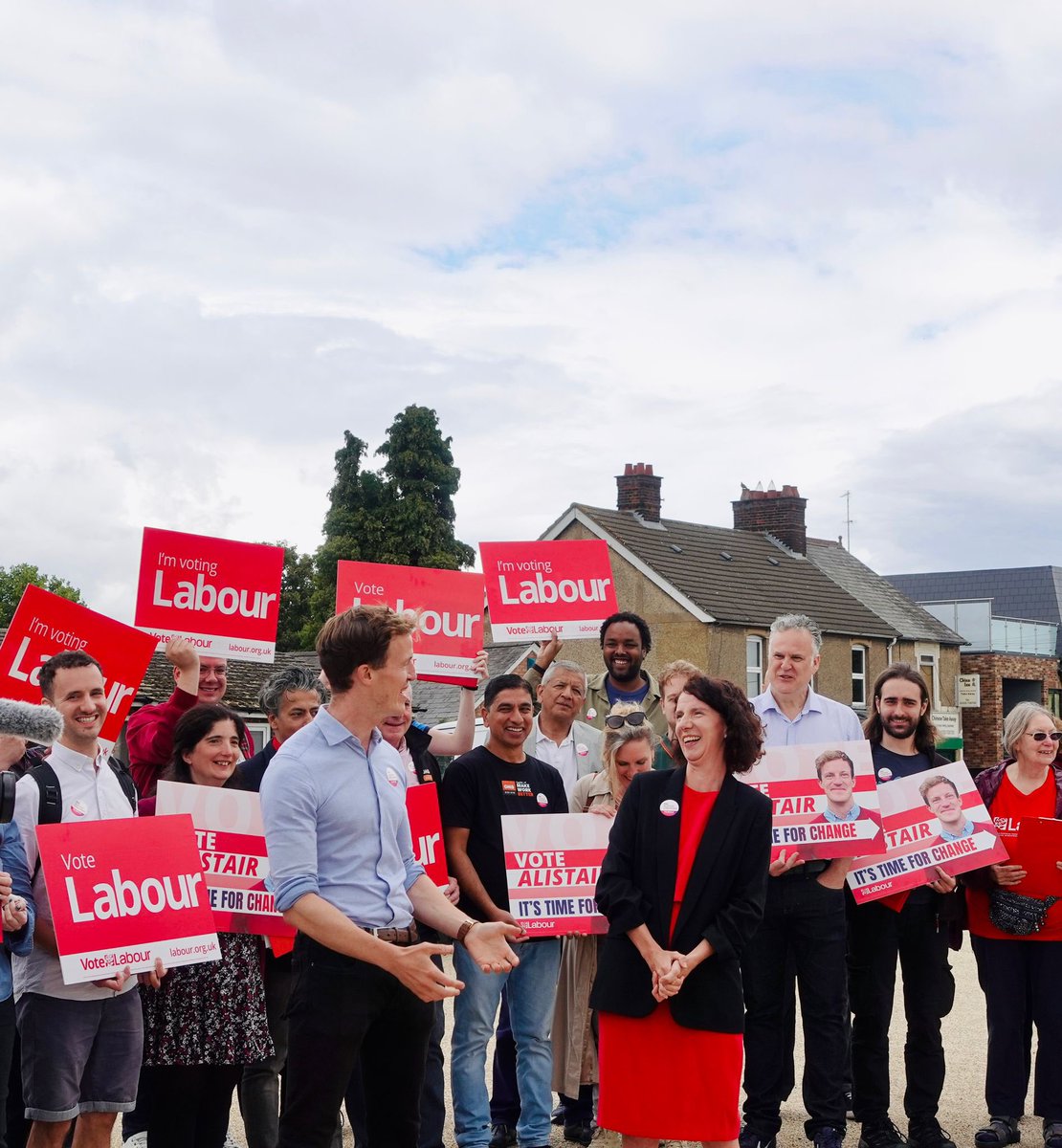 MidBedsLabour's tweet photo. Thanks to everyone who joined the campaign today - including all our local Labour MPs, Labour Party chair @AnnelieseDodds and #TeamGMB.
So much support for Labour, itโs clear we're best placed to beat the Tories๐น. More of the same tomorrow!
Join us ๐ https://t.co/7FfNUOi5Jh https://t.co/AnxJqmYhja