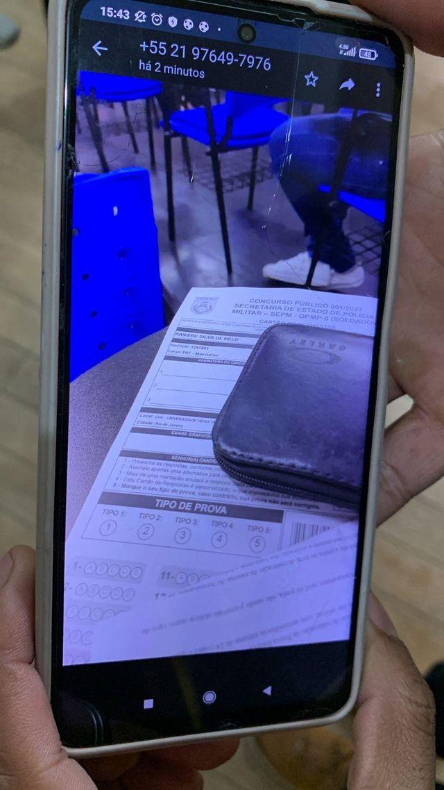 riodenojeiraofc's tweet photo. 😱 Muitos candidatos reclamando!

"Provas da polícia do Rio vazadas, candidatos com celular em mãos colando e NINGUÉM FEZ NADA. 
A maioria dos locais de prova sem detector de metais ou algo do tipo. Muita gente usando celular na sala. Muita mesmo. Dava pra entrar de celular" https://t.co/NvxvjcUCnr