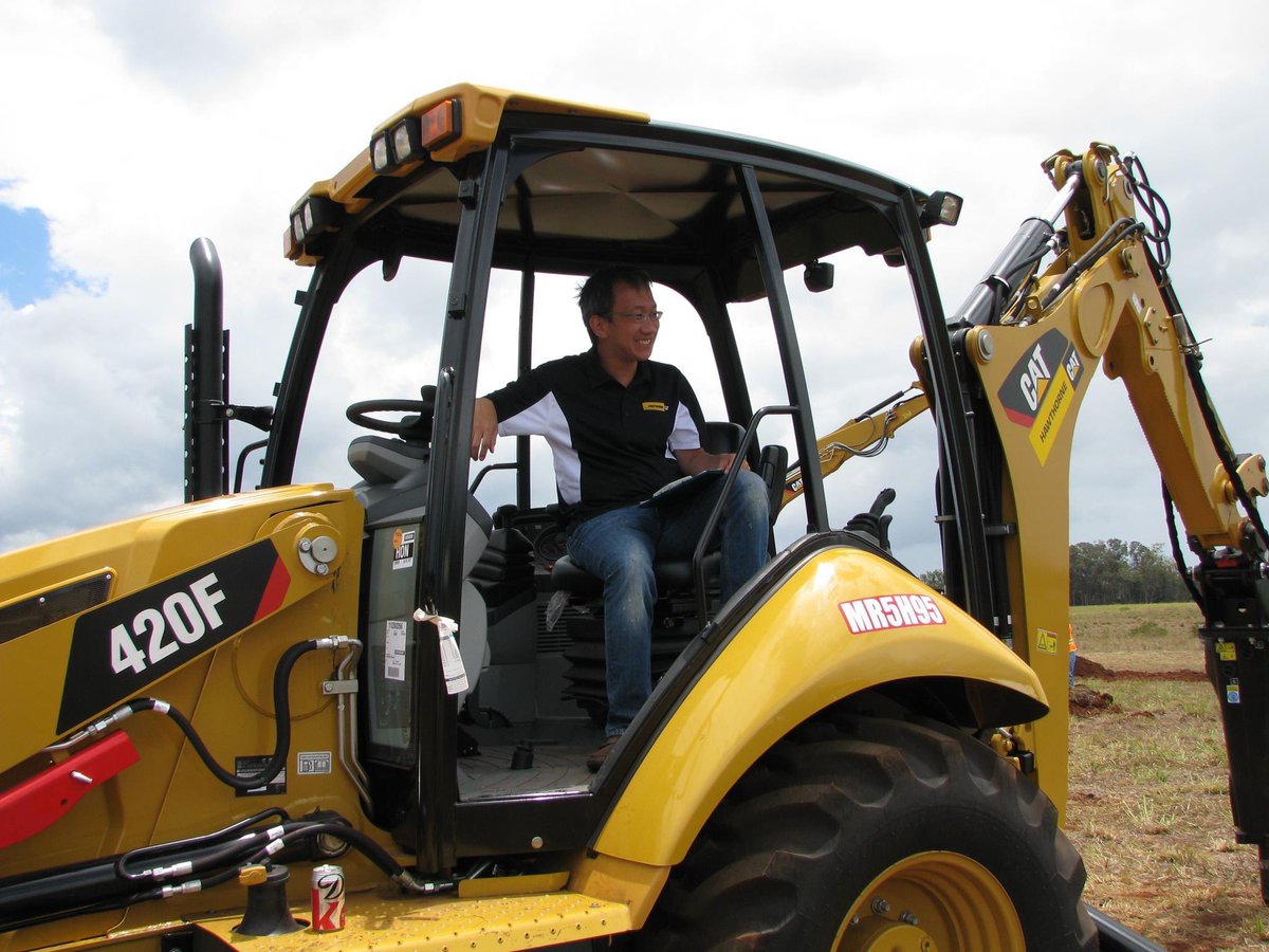 GenePark's tweet photo. more random gene lore: 11 years ago i did PR for Caterpillar’s construction equipment sales. i produced video content on all kinds of machines. https://t.co/DjHDGVNyRL