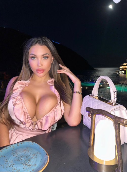 Daddy loves my boobs ? https://t.co/6Vt5YQi8MY