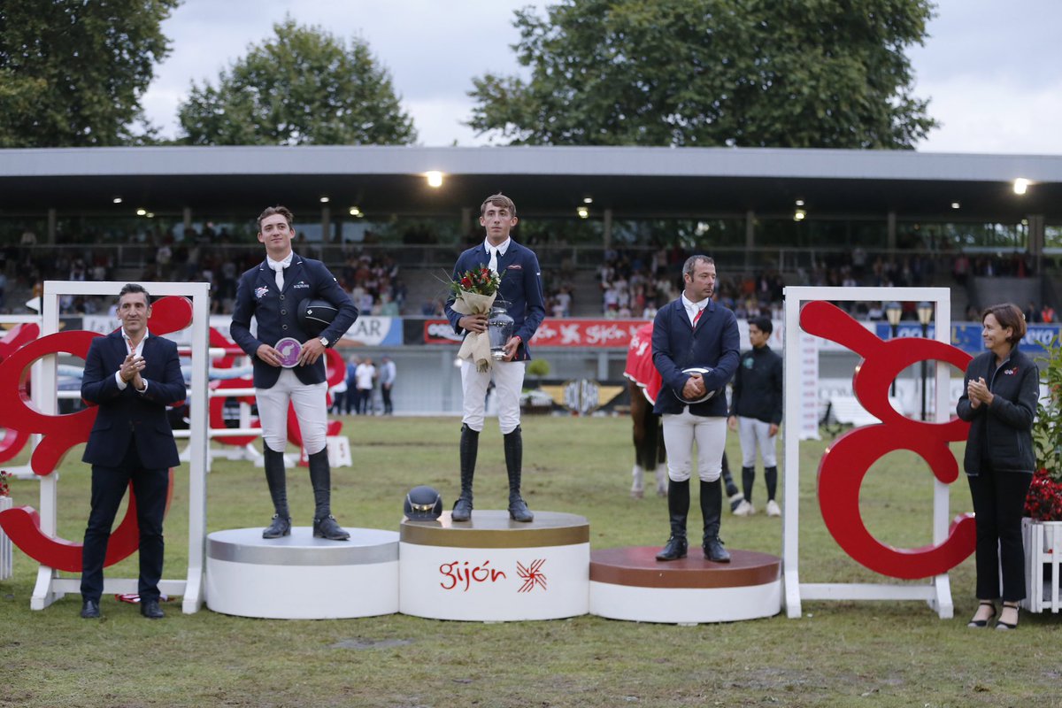 Harry Allen logra hacerse con el Gran Premio de Gijón. 
gijonhorsejumping.es/smith-consigue…