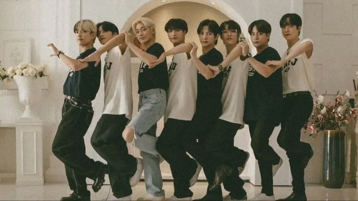 bulgusalreaper's tweet image. When you leave us alone for more than a minute 😂 @_starlightwolf @acrimsonsky @EROTICOSMO @parsalmouth @saranghwayo @sstrclight