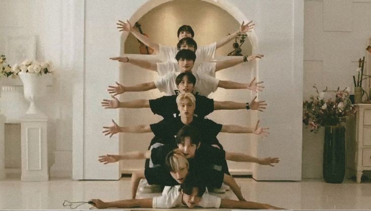 bulgusalreaper's tweet image. When you leave us alone for more than a minute 😂 @_starlightwolf @acrimsonsky @EROTICOSMO @parsalmouth @saranghwayo @sstrclight