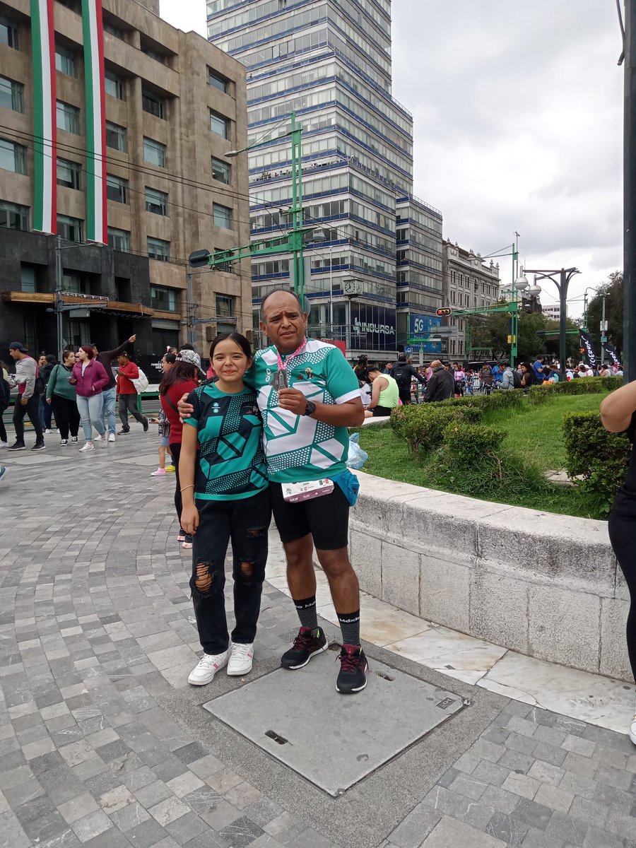 J_dmoreno's tweet photo. Objetivo cumplido...
Logramos terminar tus 42.195Kms. @MaratonCDMX me hiciste sufrir.
Quién dijo que correr un maratón es fácil, regresaré por la revancha.
#25VecesMaratonista
Coach @timiJaguar
#YoElegiCorrer
#DiosCorreConmigo
#UnBesoHastaElCielo
#LograrTusMetas https://t.co/eS7roEBDzo
