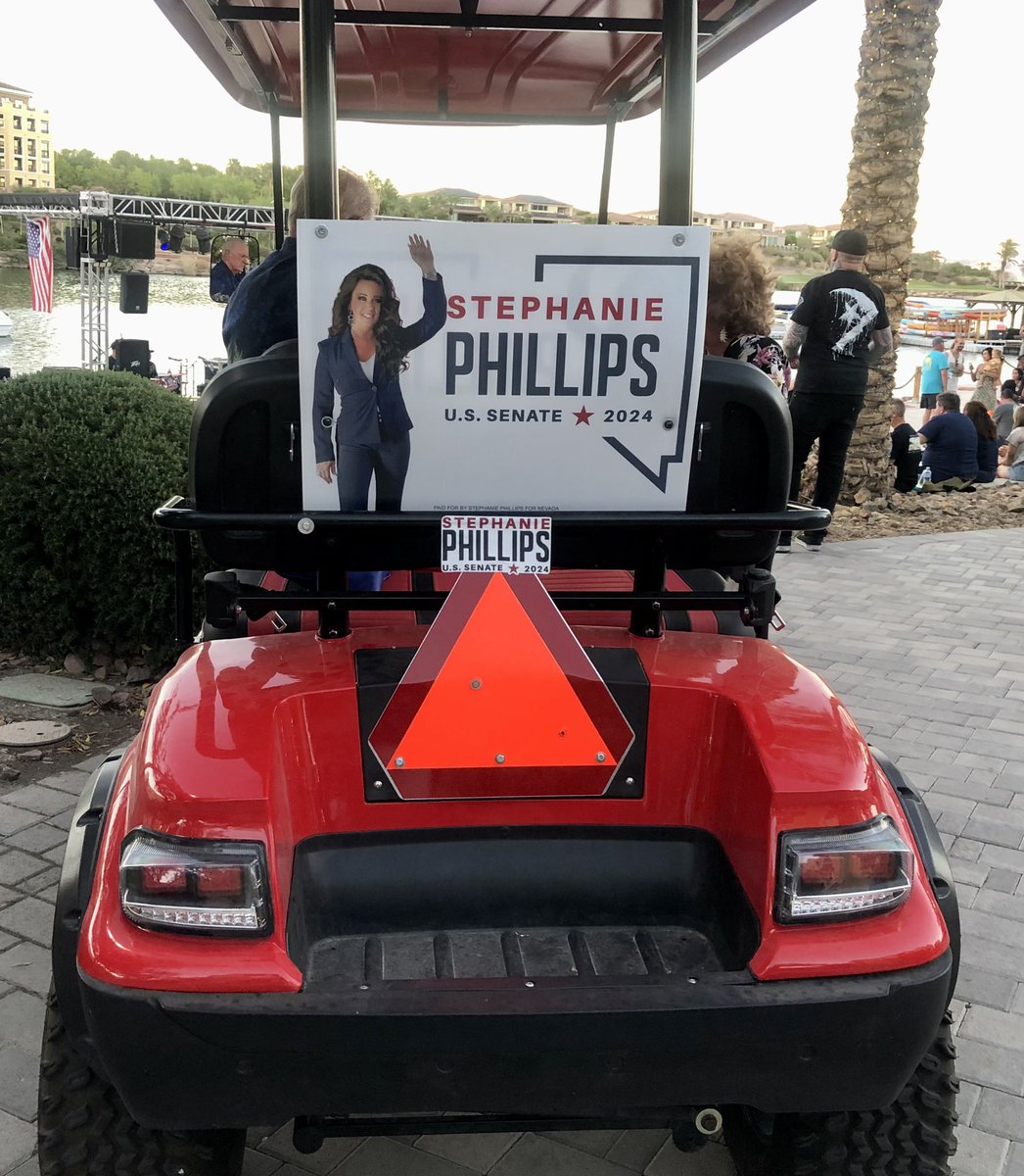 Phillips4Nevada's tweet image. Not only are they for your yard, but also your golf cart!!  Haha. Lake Las Vegas residents know how to do it!  Thank you for your support! 🇺🇸🇺🇸🇺🇸 

#phillips4nevada #ussenate #yardsign #lakelasvegas