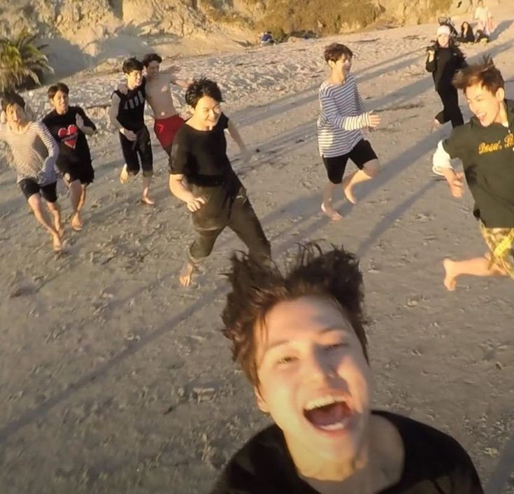 bulgusalreaper's tweet image. It's always utter chaos with us 😂 @_starlightwolf @acrimsonsky @EROTICOSMO @parsalmouth @saranghwayo @sstrclight