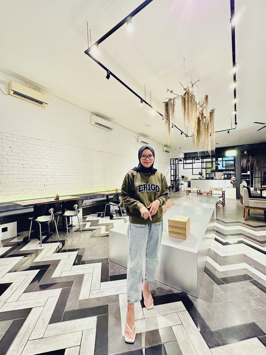 aisyshi's tweet photo. jadi ibu rumah tangga itu cepat jenuh, Senin-Jumat berkulat di rumah dengan anak, jadi tiap weekend wajib dibawa lah kita keluar kandang biar bisa rasakan hiruk pikuk diluar https://t.co/G32gGnUCMj