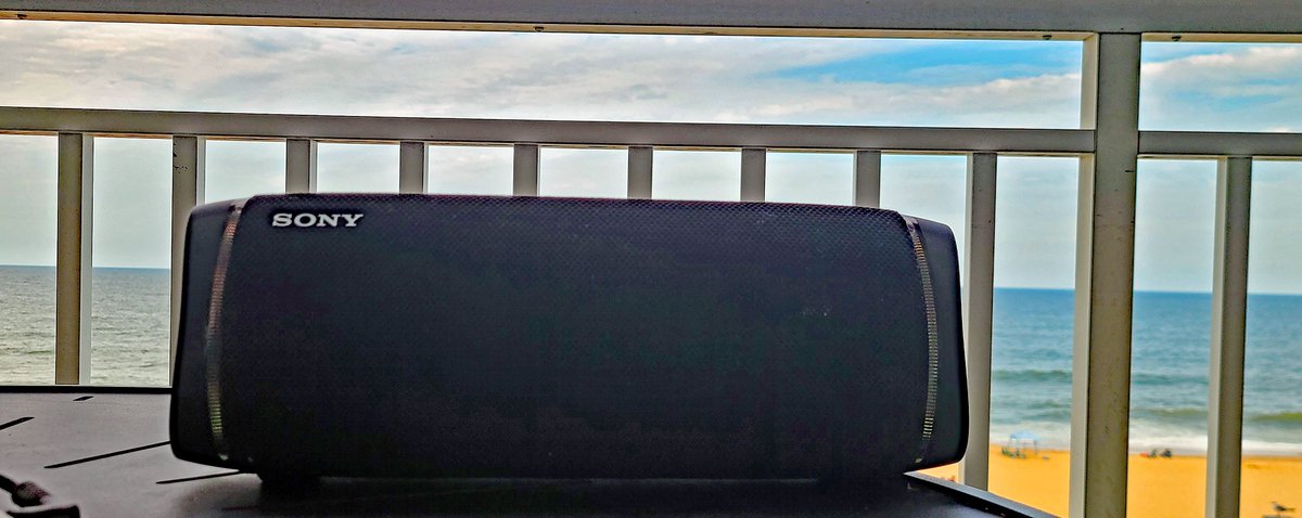 LateshaW202's tweet image. Listening to the #CleanHarbors175 @SiriusXMNASCAR on this fine Sunday afternoon @MKEmileNASCAR  @NASCAR_Trucks