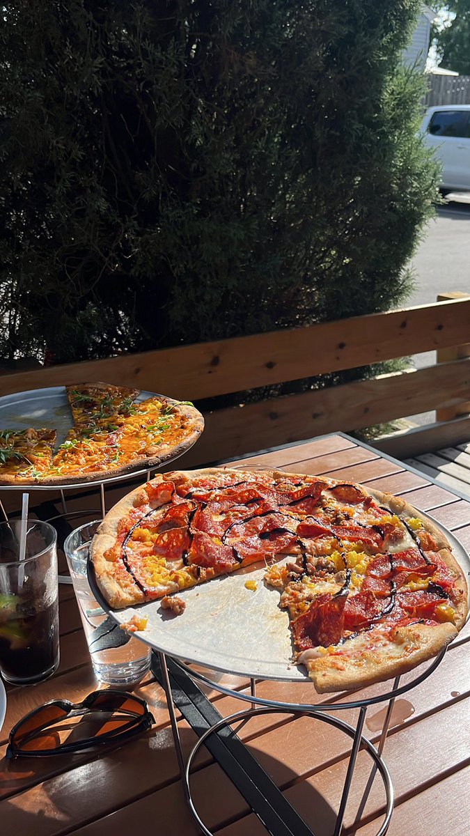 Gausmus47's tweet photo. Red Wagon in Minneapolis. You won’t be disappointed. These guys weren’t kidding they are a god damn Wagon when it comes to pizza. They’re red too cause they are HOT. https://t.co/jbZ2CMd2of