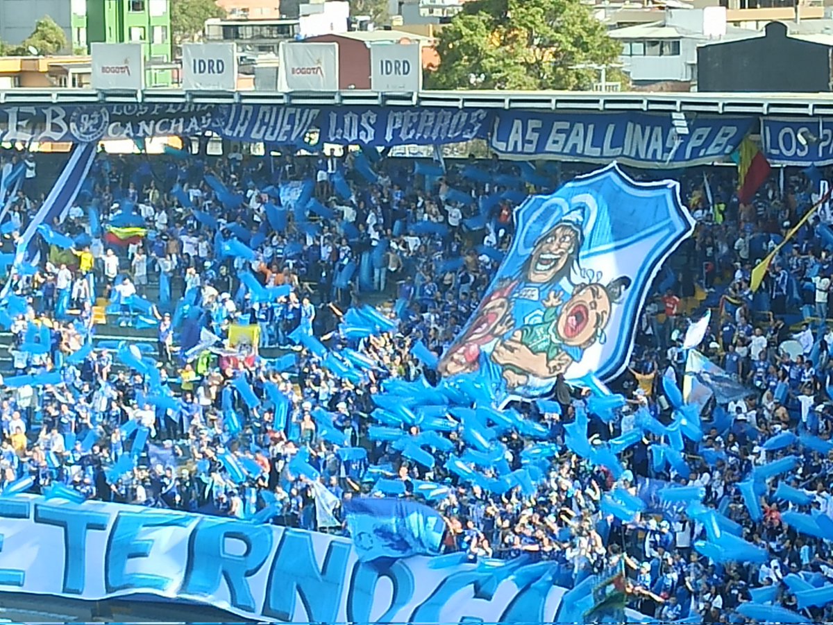 ElRockAndGol_'s tweet photo. #TardeAzul @MonolaoCorredor @donrogelio40 @ahivienesanti @julianacasali @Luisca_Guerrero @MonolaoCorredor @ElChancho414 @CebollaDiego en @Radioacktiva_ https://t.co/mtntAfkeYv