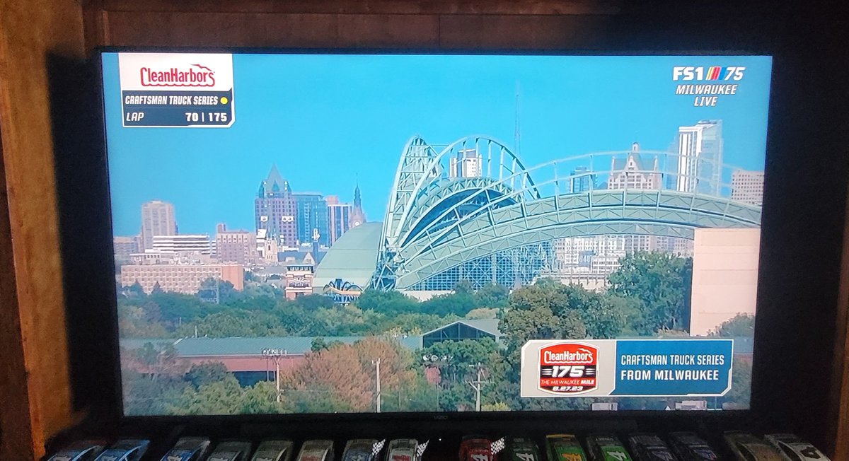 AZUPSGUY51's tweet image. Milwaukee looking good!🤘 @CleanHarbors #CleanHarbors175 @MKEmileNASCAR