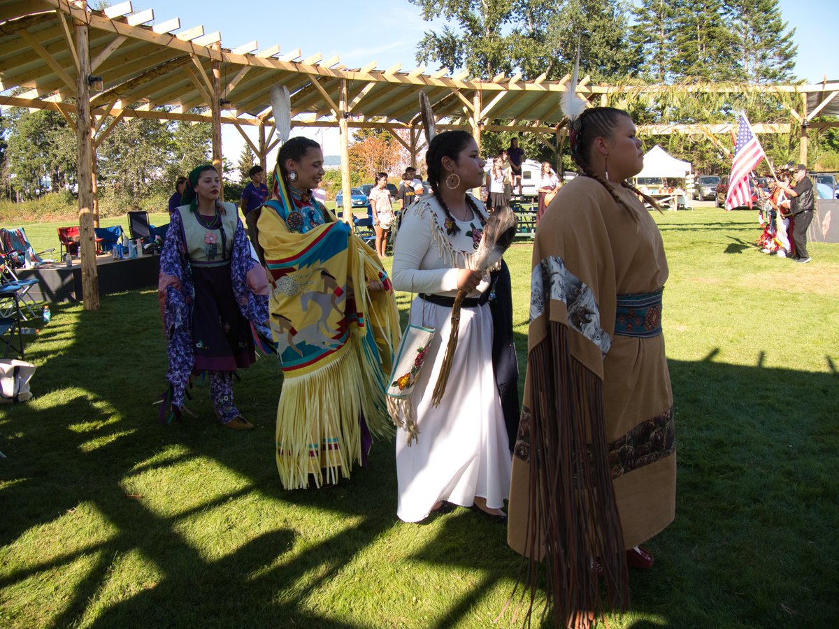 OrcaCoveMedia's tweet image. Our beautiful dancers on set of #SweetSummerPowWow💛

Pictured: Daphne Sampson in Woven Hat, Josh RunningBear, Chelsey Gray, Aaliyah Sampson, Kaiea Wilson-James, Kiri Green, Samantha Ceron, Victoria Vasquez-Abbott, Justine Underwood.

Images by Gavin Andrews.