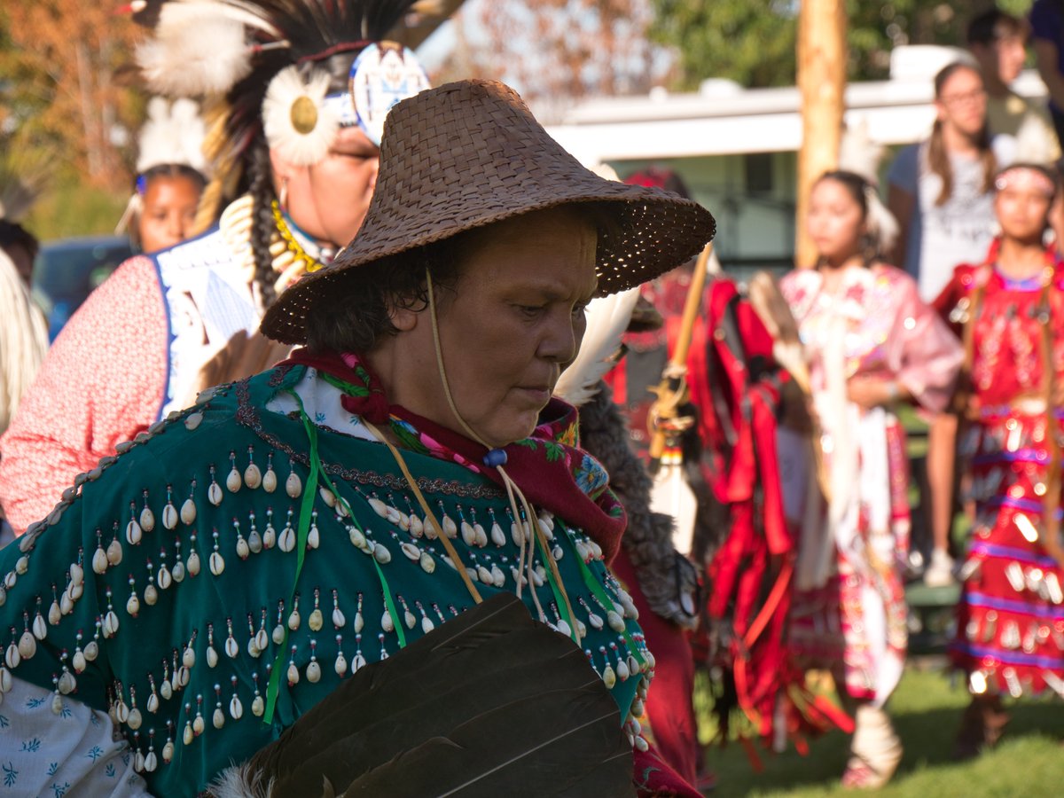 OrcaCoveMedia's tweet image. Our beautiful dancers on set of #SweetSummerPowWow💛

Pictured: Daphne Sampson in Woven Hat, Josh RunningBear, Chelsey Gray, Aaliyah Sampson, Kaiea Wilson-James, Kiri Green, Samantha Ceron, Victoria Vasquez-Abbott, Justine Underwood.

Images by Gavin Andrews.