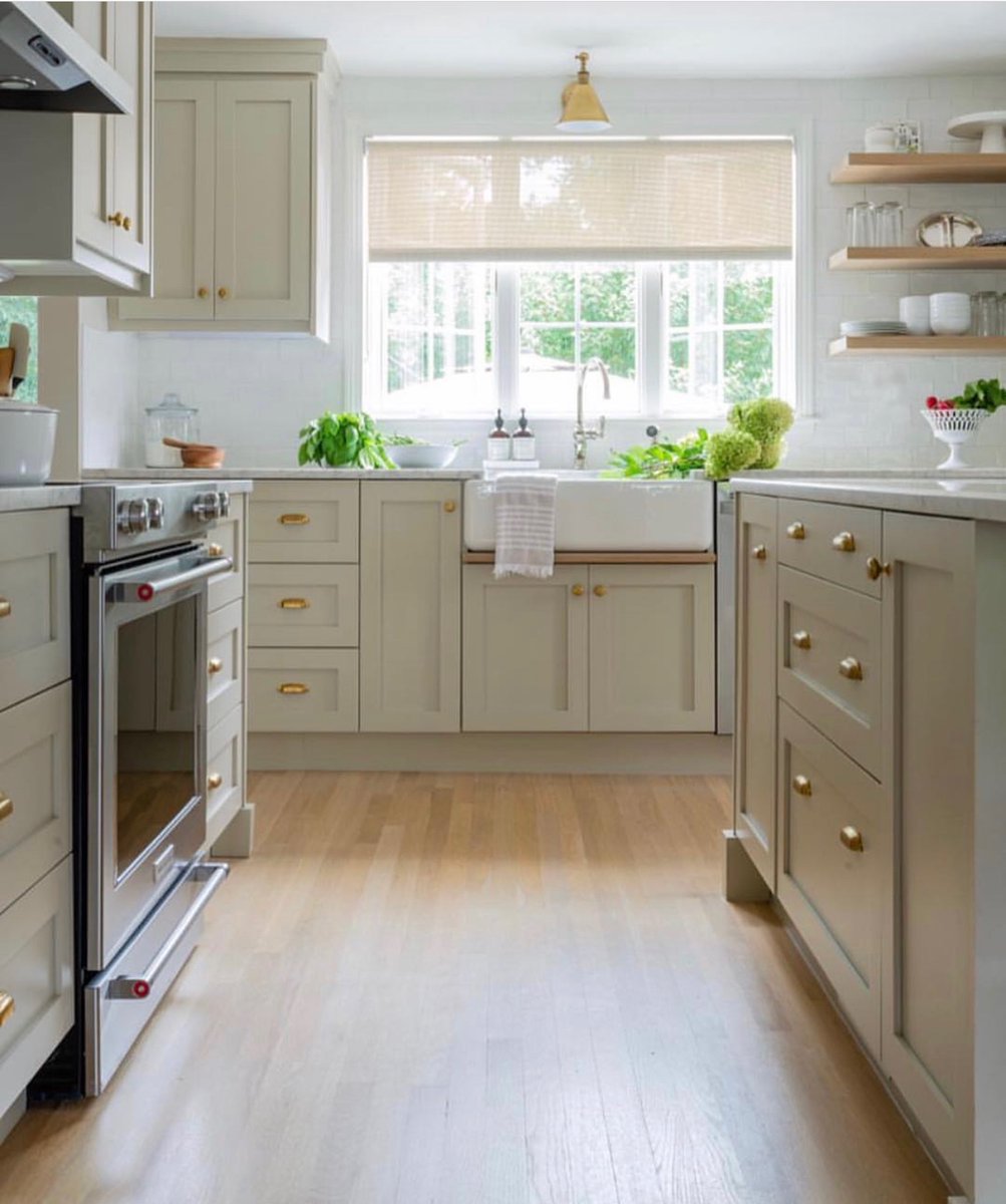 Always lots of questions about how custom and built-in a look you can get with our Semihandmade doors and IKEA cabinets. It’s really up to you how deep you want to go with panels and trim and crown. Christina Wikman Interiors design Jessica Delaney 📷 Boston MA