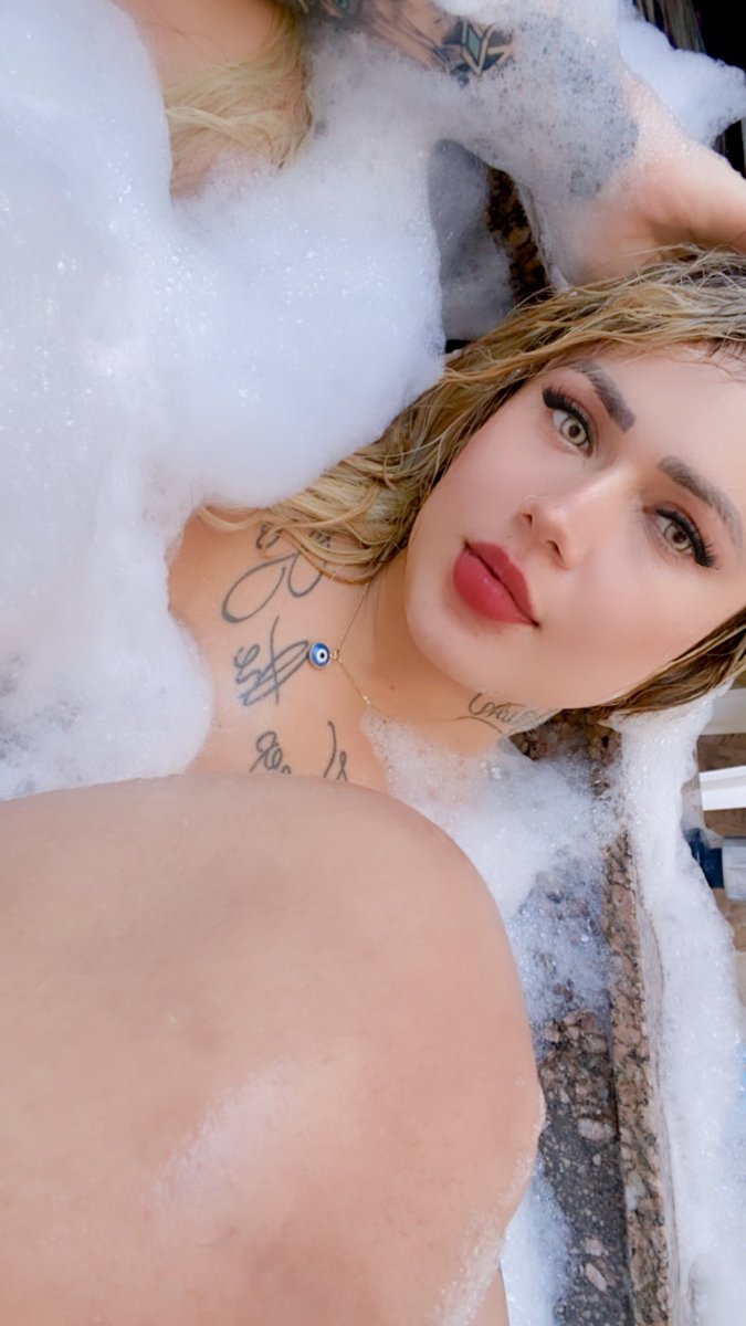 yngridporpinoo's tweet photo. Estou morrendo de vontade🔥🤤 #feyalm #GeminiFourthConcertD1 #MGTP2S2024xENGLOT #Russia #safadinha #حادث_الفاشينيستا #vemca #loirasgatas https://t.co/ygjJFeWrzz