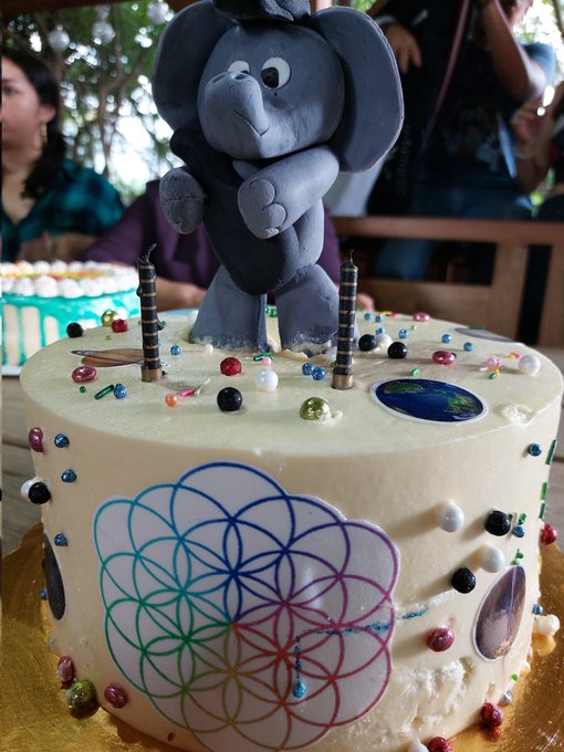 This cake is amazing. Thanks mom! https://t.co/j2ybIc4N6a<a href="/tag/stolitz"class="tags"><span>#stolitz</span></a>