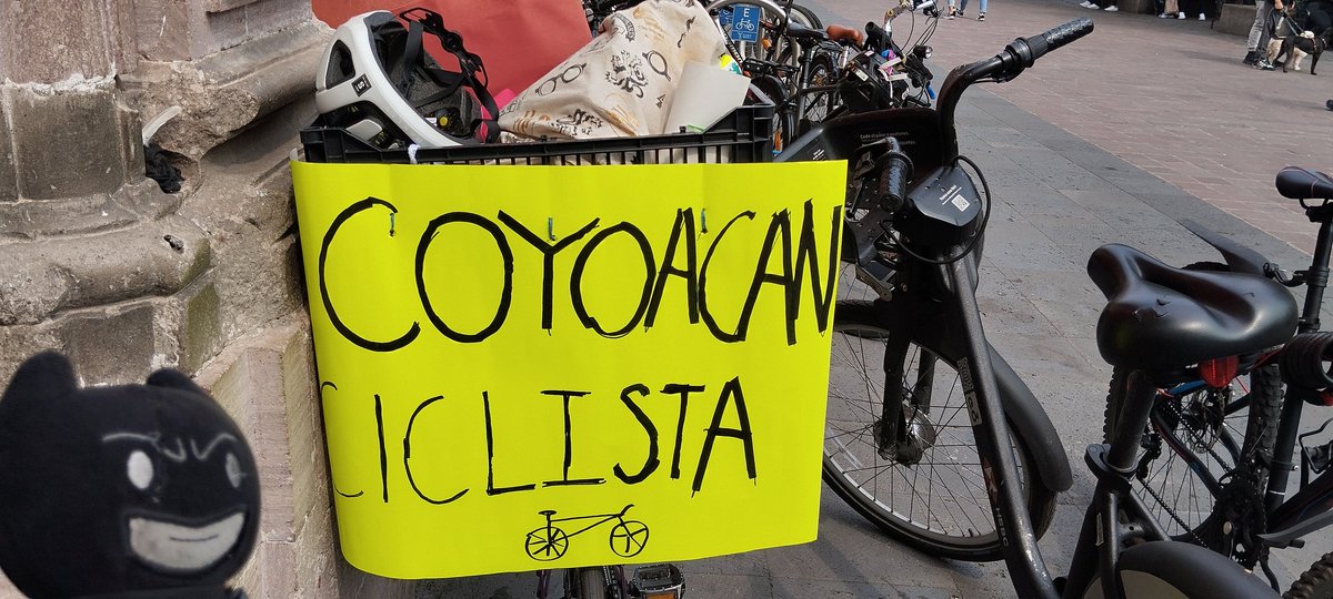 IsraelSamanoBat's tweet photo. Nananananananana...Batman🦇
Así ayer
Rodando ando🚴‍♀️por un  Coyoacán🐺con movilidad segura🚴
X Ciudades más seguras y movilidades alternativas
@Alcaldia_Coy
@jamonarosas
@joseSps
#BatmanBike
#BatmanAventuras
#BatmanRules
#BatmanTeam
#PasiónBike
#SoyUnHijoDeLaNoche
#LaMafíaDelPedal https://t.co/r6gS7zs1b3