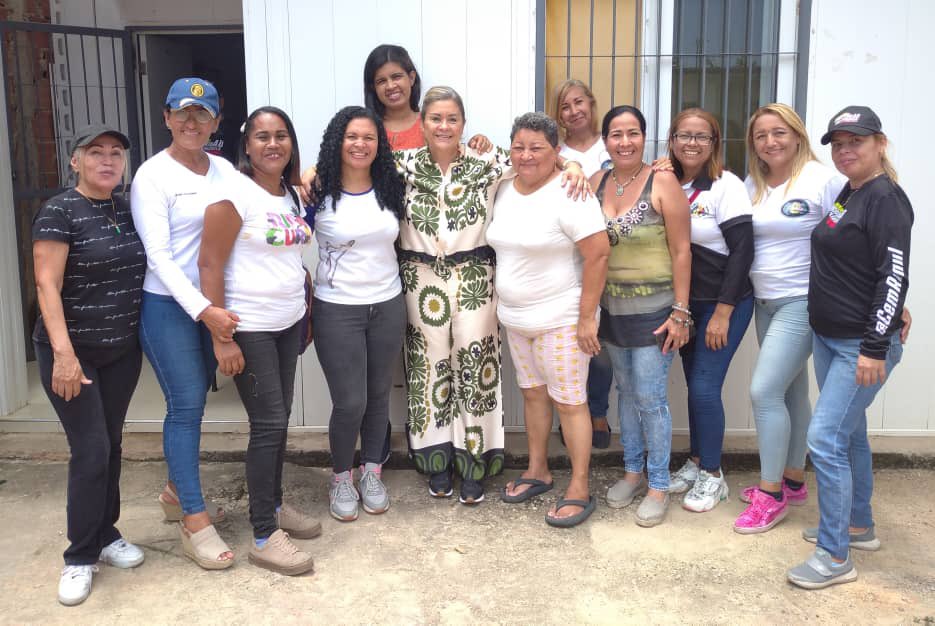 mdominguezAD's tweet photo. #Carabobo #MiguelPeña 
Los adecos estamos en la calle llevando el mensaje de cambio y de esperanza que representa Carlos Prosperi y @ADemocratica #DemosElPrimerPaso 
#Primarias2023 
#22Oct https://t.co/oFn1u6V5si