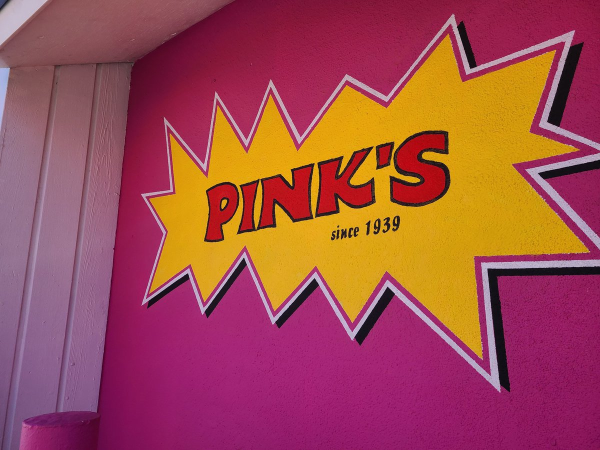 Leo_67's tweet photo. I'm getting some lunch before heading to my overnight stay. #PinksHotDog is the spot in #Hollywood https://t.co/EnkOIHKcwd
