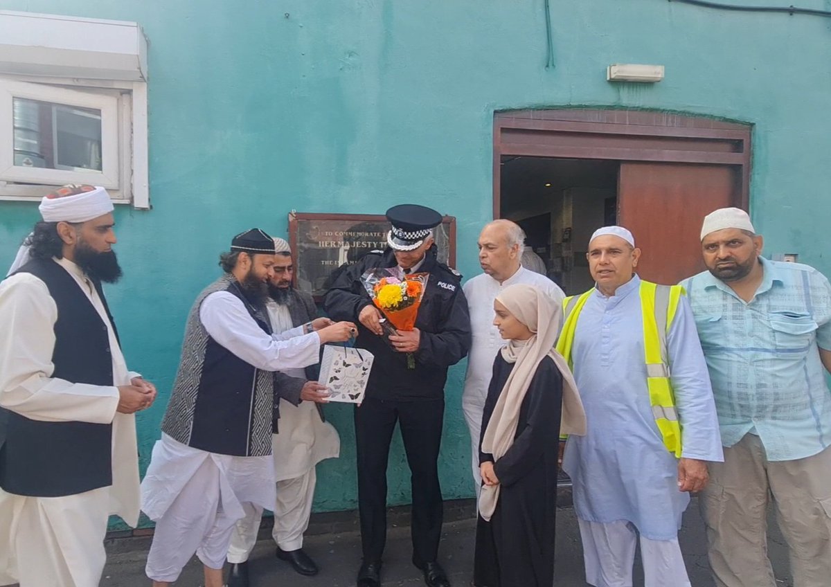 BawaSohail's tweet photo. Attended a moving Seerah Conference at Scunthorpe Islamic Centre. Had the privilege of meeting Chief Constable Paul Anderson of @Humberbeat, police. His commitment to diverse communities in North Lincolnshire is commendable.  #CommunityEngagement #HumbersidePolice https://t.co/2F8pWlHeLa