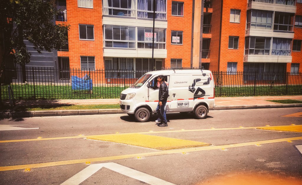 Rapidísimo #truck #photo #StreetArt #streetphotografy #Bogota #stuck