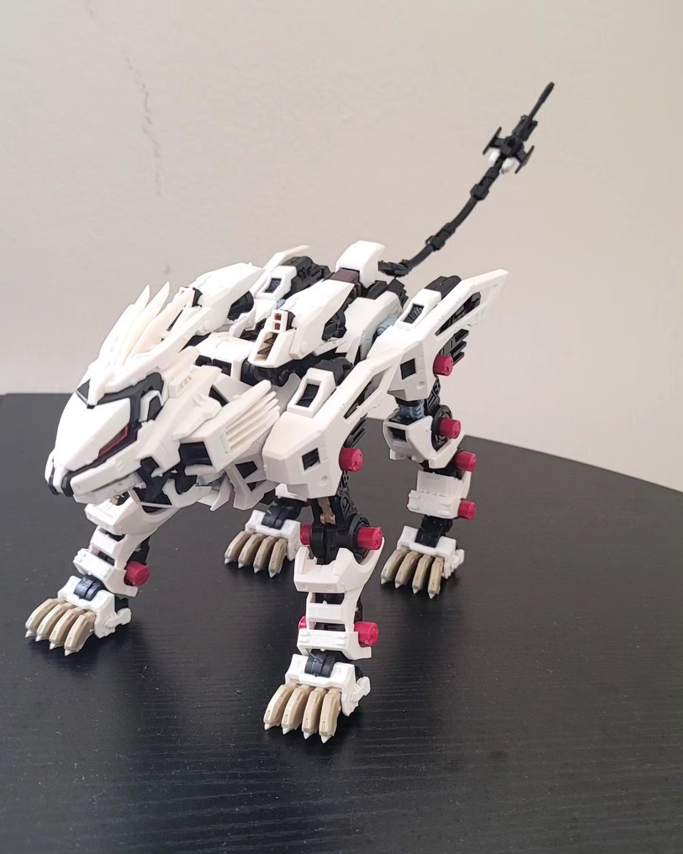 TBDovan's tweet image. Took a lot of brain power. My first Zoid build. Gotta get some gundams next #Gunpla #LigerZero #Zoids #Gunplabuilder