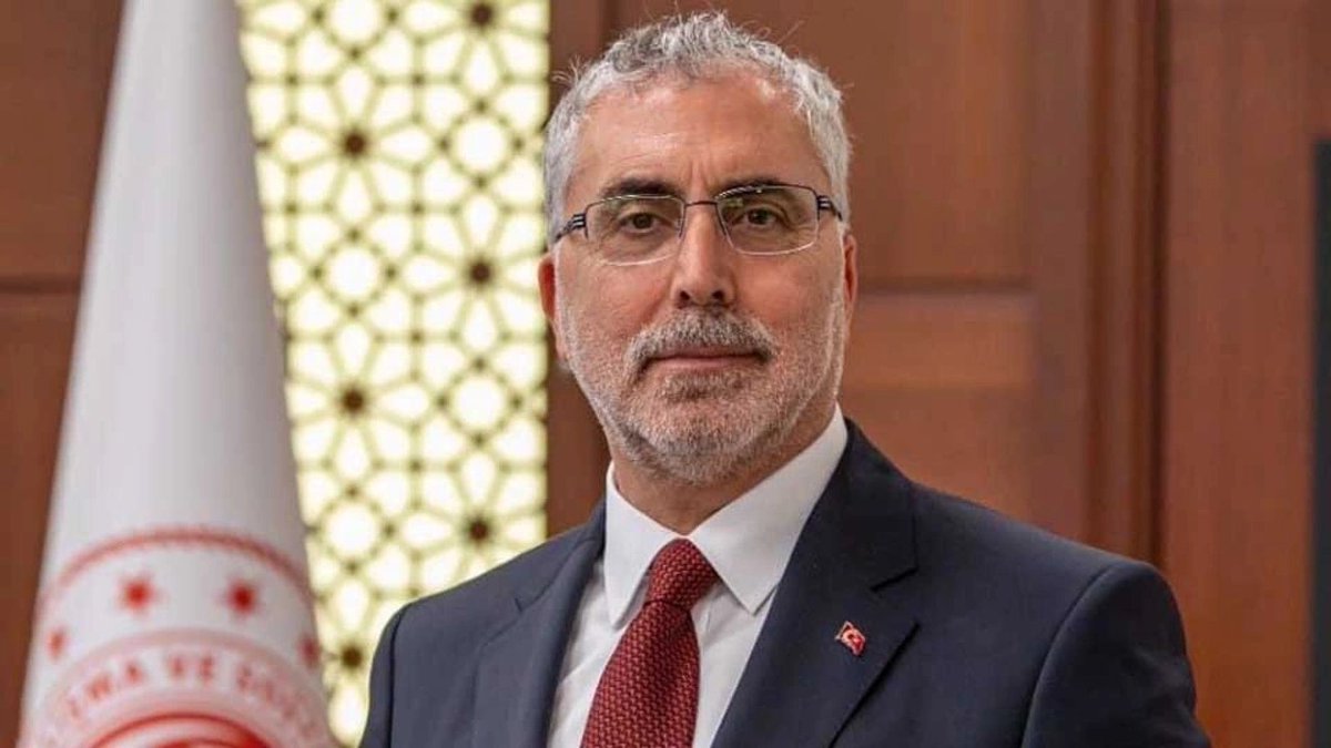 Sayın <a href="/csgbakanligi/">T.C. Çalışma ve Sosyal Güvenlik Bakanlığı</a> Bakanımız  Muhterem <a href="/isikhanvedat/">Prof. Dr. Vedat Işıkhan</a>,
<a href="/TBMMresmi/">TBMM</a> Ekim ayında açılmadan önce hazırlığını yaptığınız çalışanlarla ilgili kanun tasarısında,
1-Güvenlik Kahramanlarımızı
2-TYP mağdurlarını
3-Kamuda sömürülen ücretliler grubunu
4-EYT eksikleri kısmi ve 5000