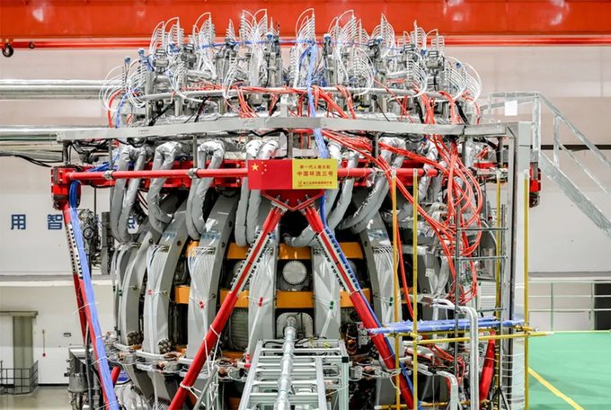 ChinaConSydney's tweet image. China&apos;s new-gen #artificialsun, HL-3, a self-developed large scientific facility for controllable #nuclearfusion for the 1st time achieved operation under 1-mln-ampere plasma current, proving the world&apos;s top-notch operation level for magnetic confinement nuclear fusion devices.