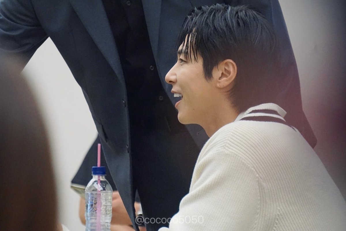 cococo5050's tweet photo. 2023.8.27
COEX サイン会①

ユノが笑顔だととっても嬉しい♡ ͗ ͗

#유노윤호 #UKNOW #YUNHO 
#Reality_Show #리얼리티쇼 #Vujade https://t.co/cFxVpw7vyN