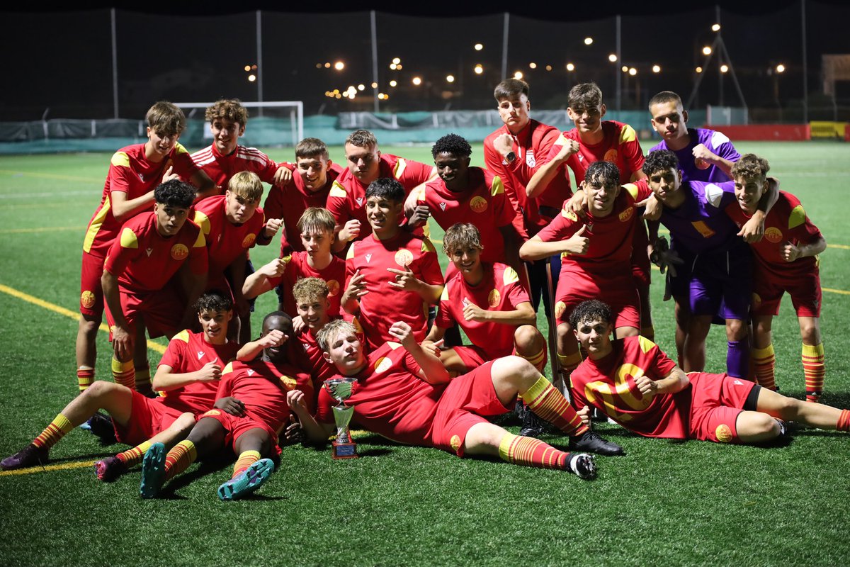 ❤️‍🔥𝙀𝙇 𝙋𝘼𝙇𝙈𝘼 𝙁𝘾, 𝘾𝘼𝙈𝙋𝙀𝙊́𝙉❤️‍🔥

🏆 El Juvenil A del #PalmaFC se adjudica el Torneo Juvenil Son Fuster 2023 tras vencer en la final al Juvenil B de la <a href="/sdlasalle/">S.D. La Salle</a> por 1-0 

#TribunaSol