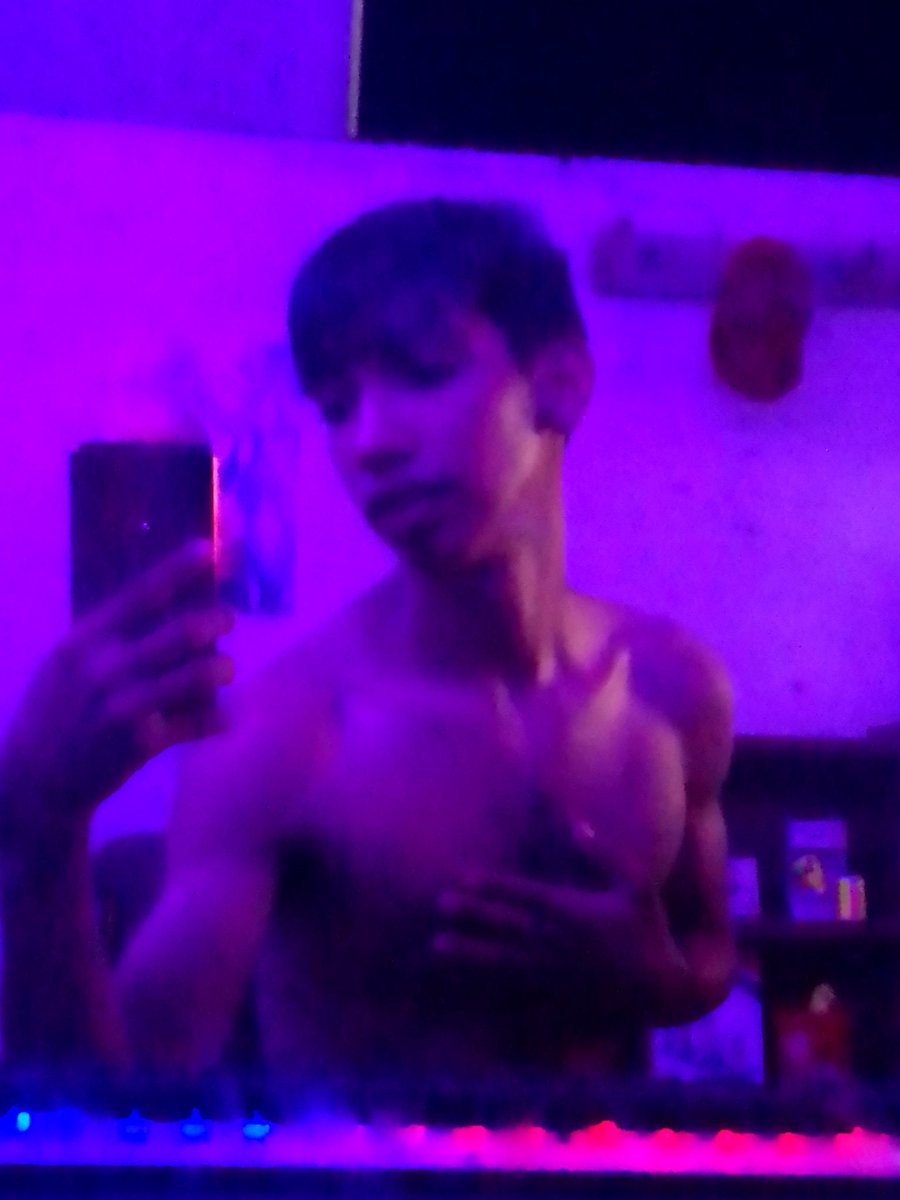 DeyberFlores_'s tweet photo. Pocos días para los 18...

#gym #venezolano #guys #latino #universitario #teenfit #fitness #FitnessModel #tumblr #onlyfansguy #onlyfansboy https://t.co/3uTCSD6vA7