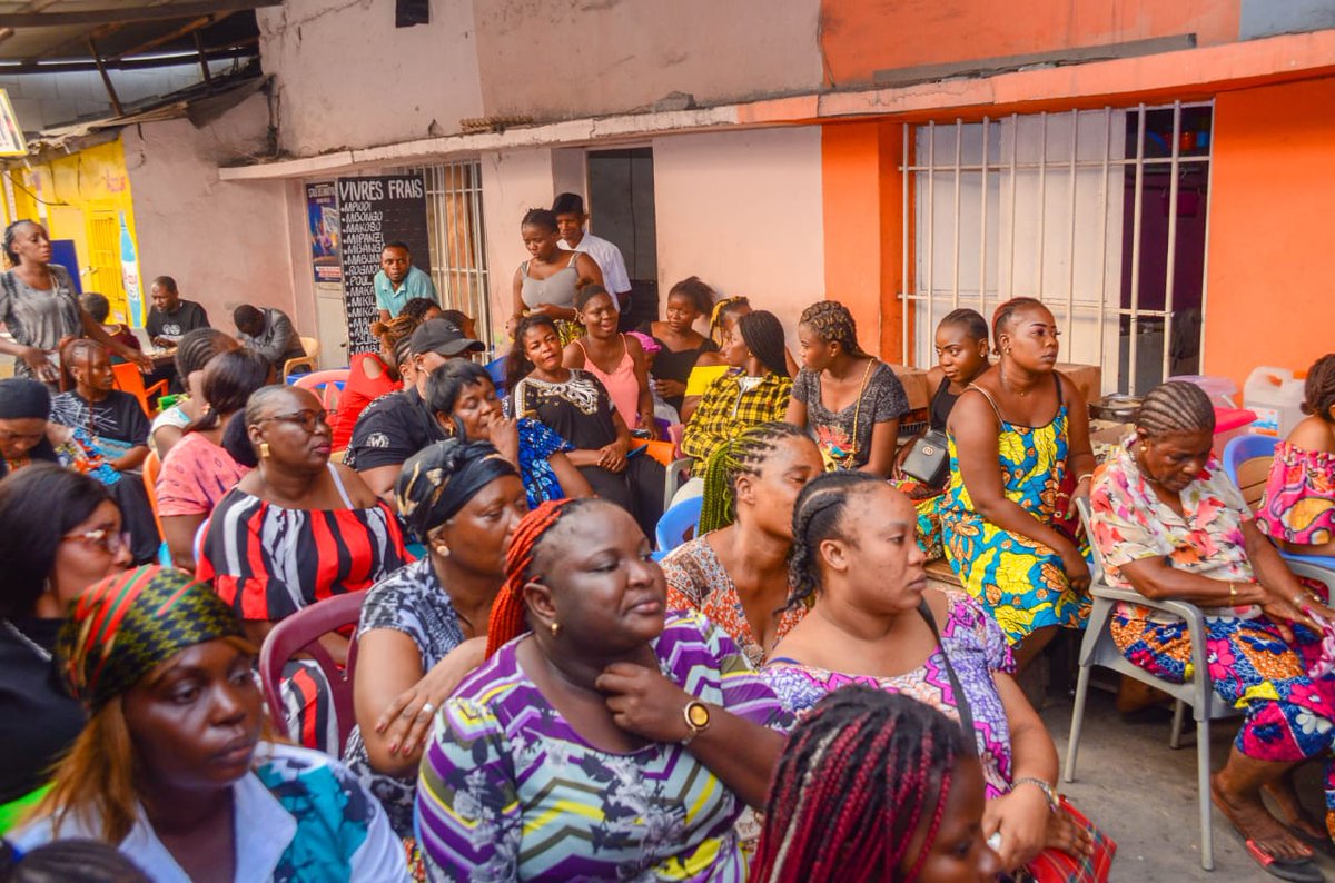 denise_kabongo's tweet photo. C'est fut un plaisir d'avoir échangé avec les femmes fortes de la dynamique des mamans vendeuses de #Ligwala ce dimanche 27 août 2023.
#fdkl #lingwala #kinshasa #afdc https://t.co/BiRtLI6nQ9