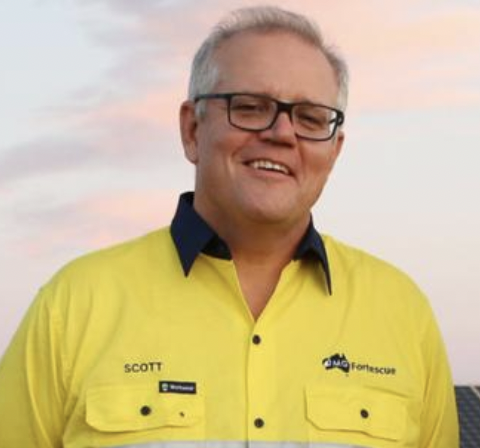 RonniSalt's tweet image. Spot the difference.

Here's a handy checklist:

- in the pockets of fossil fuel billionaires
- not doing enough to reduce emissions
- doing the bidding of political donors
- spineless coward
- prepared to sell his own soul to keep himself in office

#pfffft